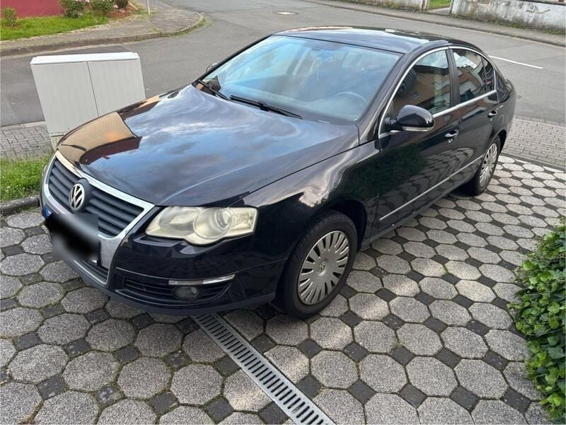 Schwarz Gebraucht 2005 VW Passat Limousine | 1.800 € (Fairer Preis) - Bild 1/4