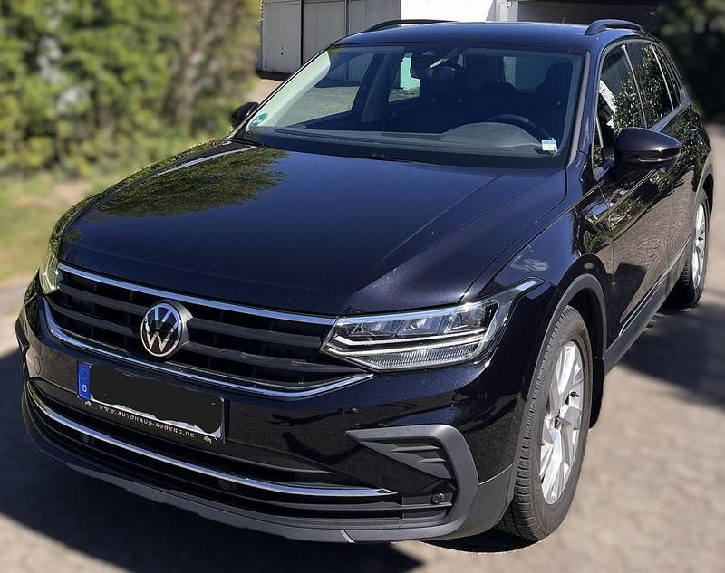 Schwarz Gebraucht 2022 VW Tiguan Life SUV | 25.900 € (Guter Preis) - Bild 1/4