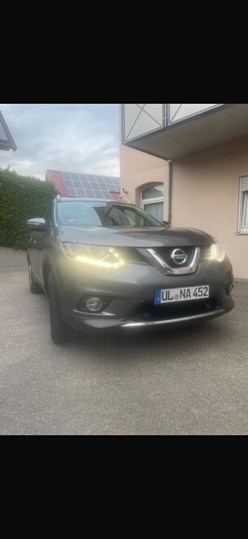 Grau Gebraucht 2017 Nissan X-Trail N-Connecta SUV | 13.800 € (Guter Preis) - Bild 1/4