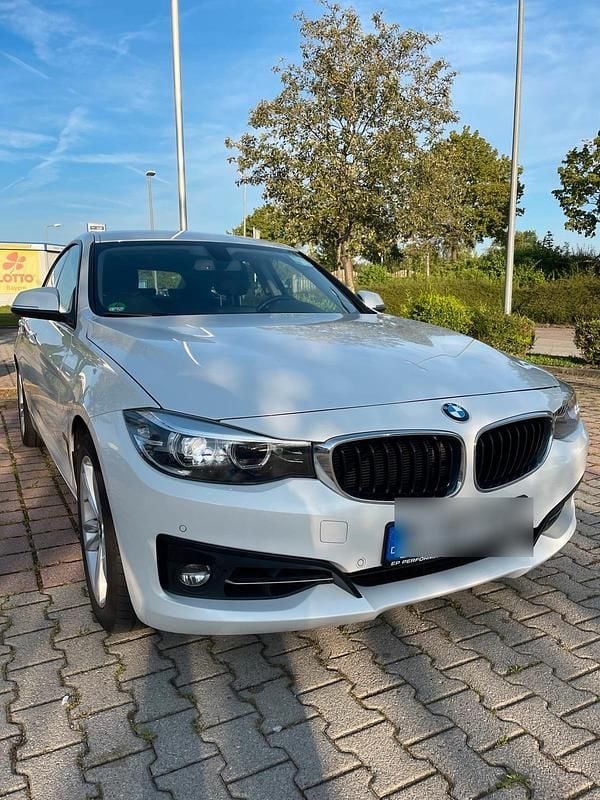 Weiß Gebraucht 2019 BMW 335 Sport Line Limousine | 19.500 € (Guter Preis) - Bild 1/4