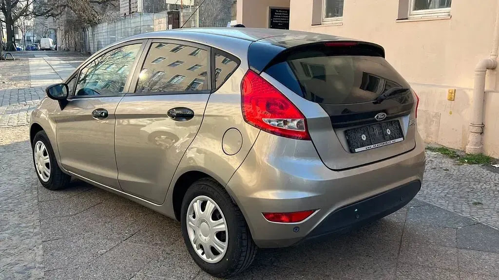 Gebraucht Ford Fiesta Trend 82 PS (60 kW) 2010 Gold Limousine