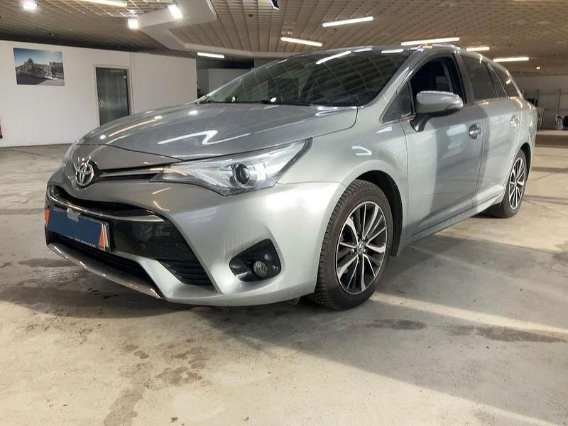 Grau Gebraucht 2018 Toyota Avensis Team Kombi | 17.990 € (Fairer Preis) - Bild 1/4