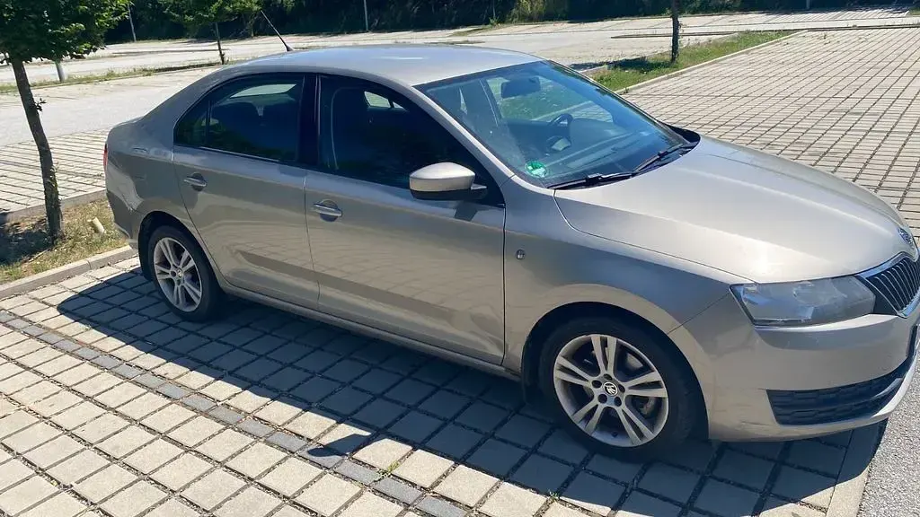 Gebraucht Skoda Rapid Active 105 PS (77 kW) 2014 Schwarz Kleinwagen