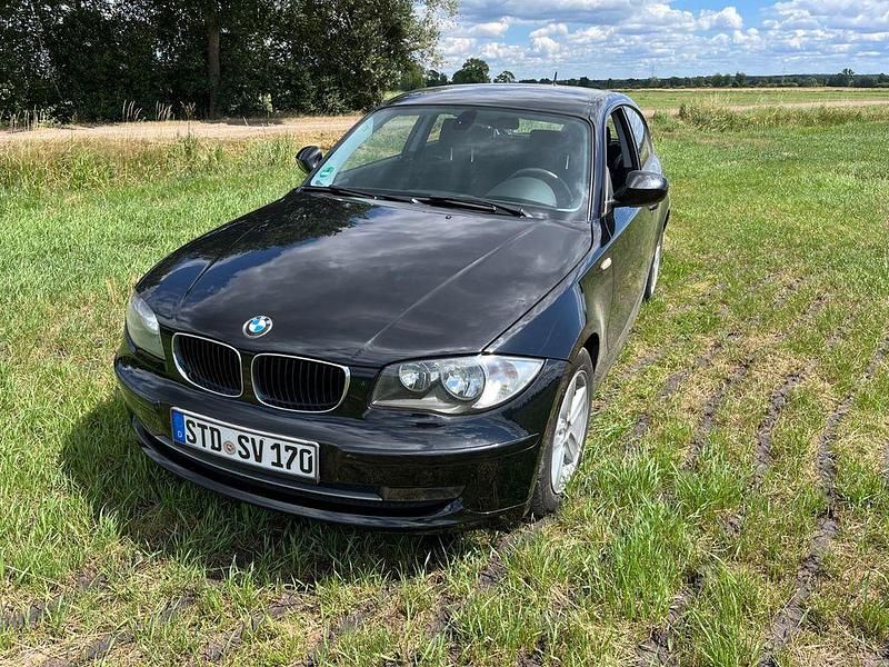 Schwarz Gebraucht 2012 BMW 116 Kleinwagen | 5.200 € (Guter Preis) - Bild 1/4
