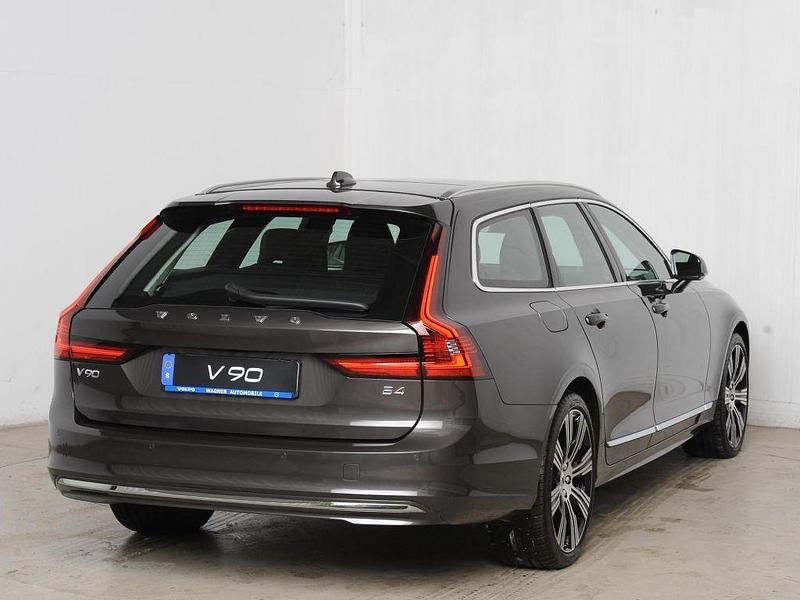 Neu Volvo V90 Ultimate 197 PS (144 kW) 2026 Platinum grey metallic Kombi