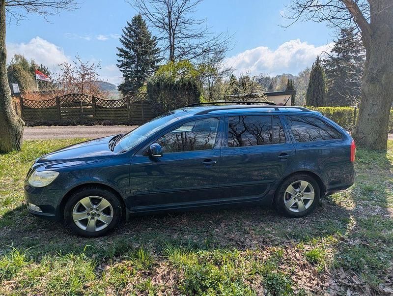 Gebraucht Skoda Octavia 160 PS (117 kW) 2009 Blau Kombi