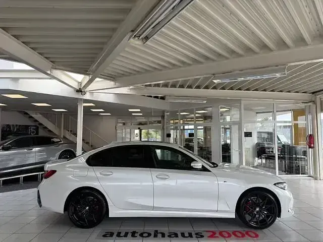 Gebraucht BMW 320 M Sport 184 PS (135 kW) 2023 Weiß Limousine