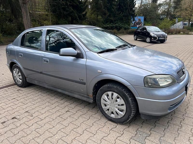 Second-hand Opel Astra 103 CP (75 kW) 2004 Argintiu Hatchback