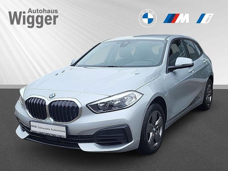 Glaciersilber metallic Gebraucht 2020 BMW 118 Kleinwagen | 19.880 € (Guter Preis) - Bild 1/4