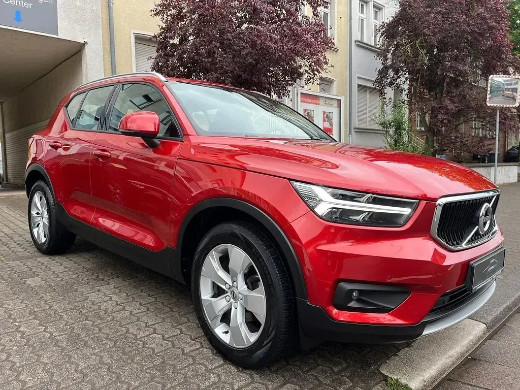 Gebraucht Volvo XC40 Momentum 163 PS (119 kW) 2021 Fusion red / metallic SUV