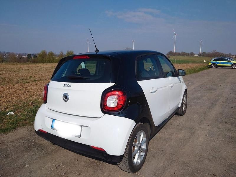 Gebraucht Smart ForFour Passion 90 PS (66 kW) 2016 Weiß Kleinwagen