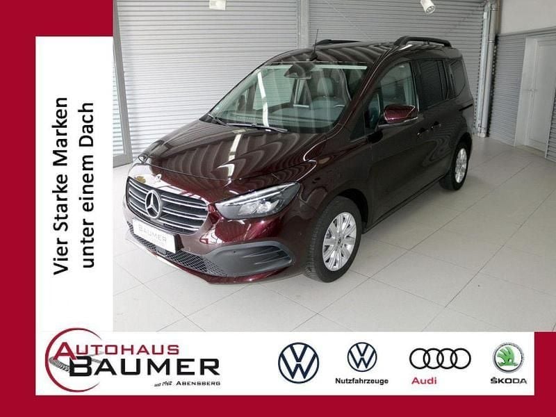 Rot Gebraucht 2023 Mercedes 180 Progressive Limousine | 26.500 € (Fairer Preis) - Bild 1/4