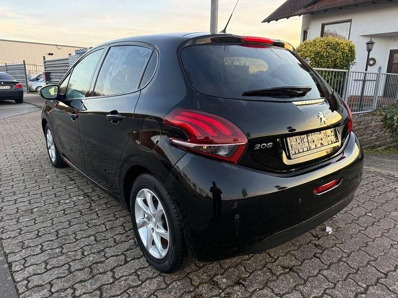 Gebraucht Peugeot 208 Style 82 PS (60 kW) 2018 Schwarz Kleinwagen