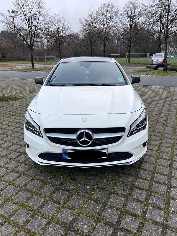 Gebraucht Mercedes CLA180 122 PS (89 kW) 2016 Schwarz Limousine