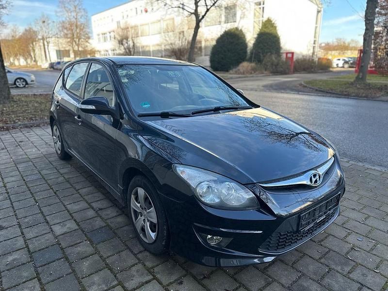 Gebraucht Hyundai i30 Classic 109 PS (80 kW) 2012 Schwarz Limousine