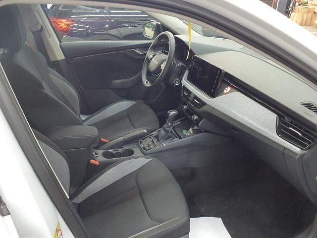 Gebraucht Skoda Scala Tour 150 PS (110 kW) 2025 Moonweiß perleffekt Kleinwagen