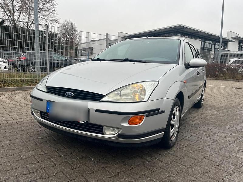 Silber Gebraucht 1999 Ford Focus Kombi | 2.200 € (Teuer) - Bild 1/4