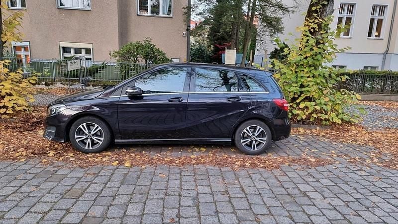 Violet Gebraucht 2016 Mercedes B220 Van / Kleinbus | 13.600 € (Superpreis) - Bild 1/4