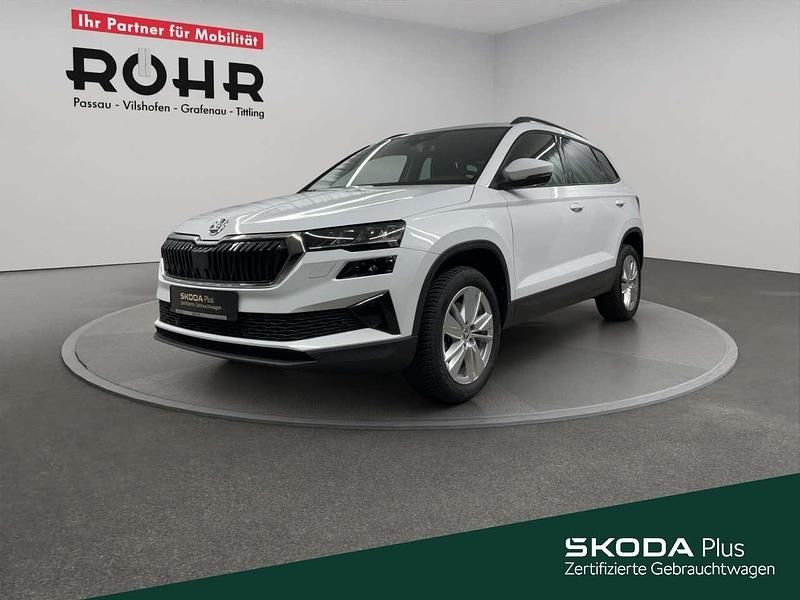 Moonweiß perleffekt Gebraucht 2024 Skoda Karoq Selection SUV | 27.870 € (Superpreis) - Bild 1/4