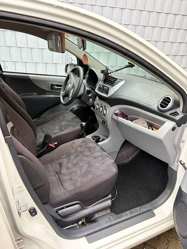 Gebraucht Suzuki Alto Basic 68 PS (50 kW) 2010 Weiß Kleinwagen