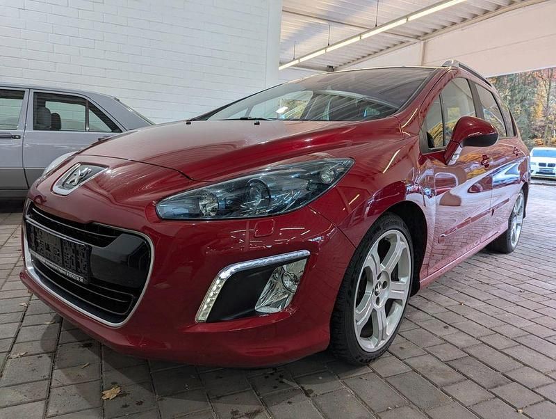 Rot Gebraucht 2011 Peugeot 308 Allure Kombi | 5.900 € (Teuer) - Bild 1/4