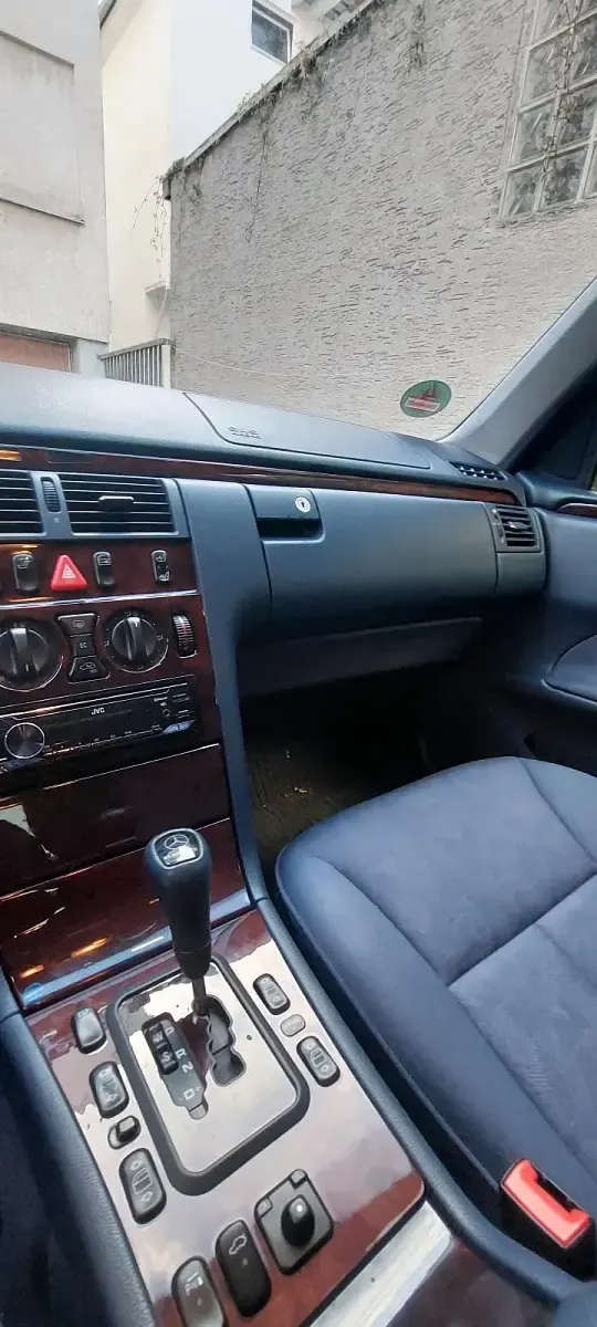Gebraucht Mercedes E240 Elegance 170 PS (125 kW) 1999 Silber Limousine