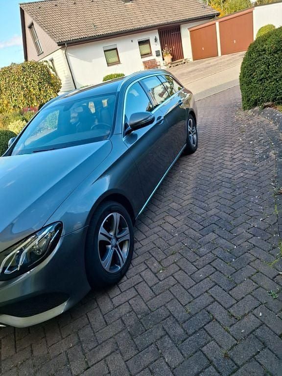 Gebraucht Mercedes E220 194 PS (142 kW) 2017 Grau Limousine
