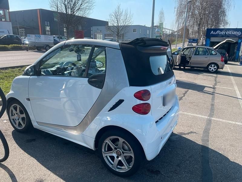 Gebraucht Smart ForTwo Cabrio 71 PS (52 kW) 2011 Weiß Cabrio
