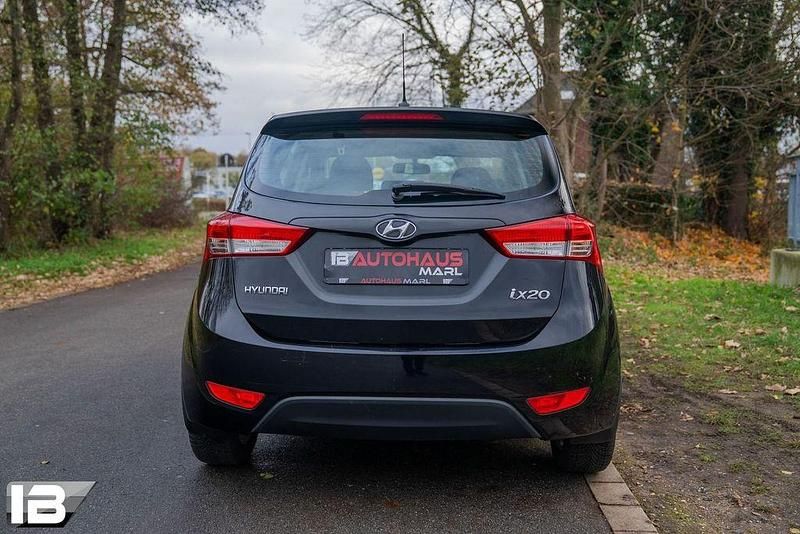 Gebraucht Hyundai ix20 125 PS (91 kW) 2015 Schwarz Kleinwagen