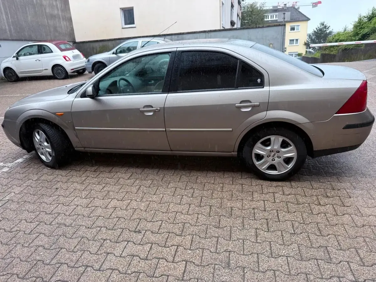 Gebraucht Ford Mondeo Ghia 170 PS (125 kW) 2002 Gold Limousine