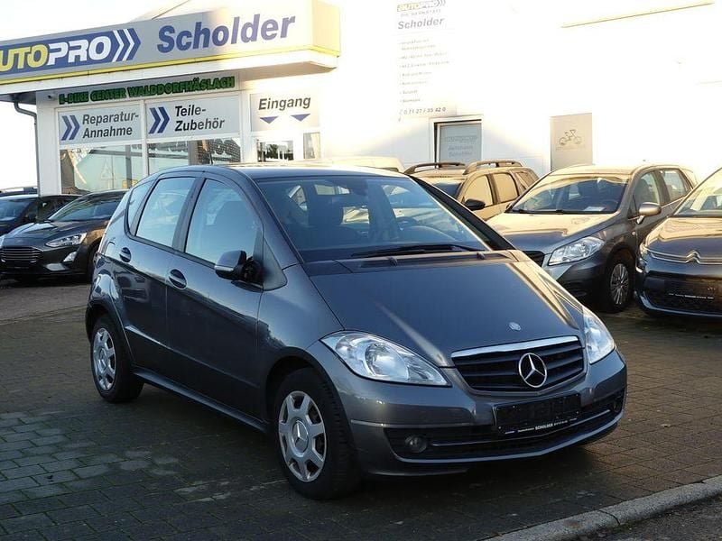 Grau Gebraucht 2012 Mercedes A160 Limousine | 7.900 € (Guter Preis) - Bild 1/4