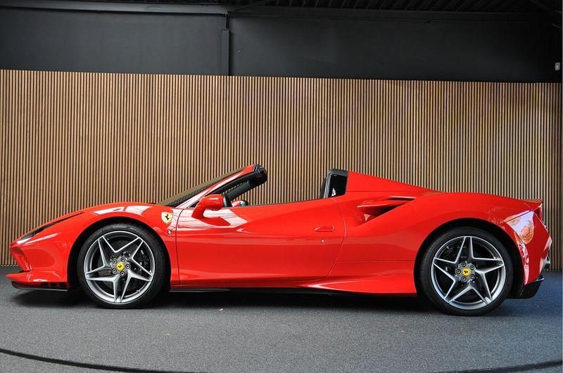 Gebraucht Ferrari F8 721 PS (530 kW) 2021 Rot Cabrio