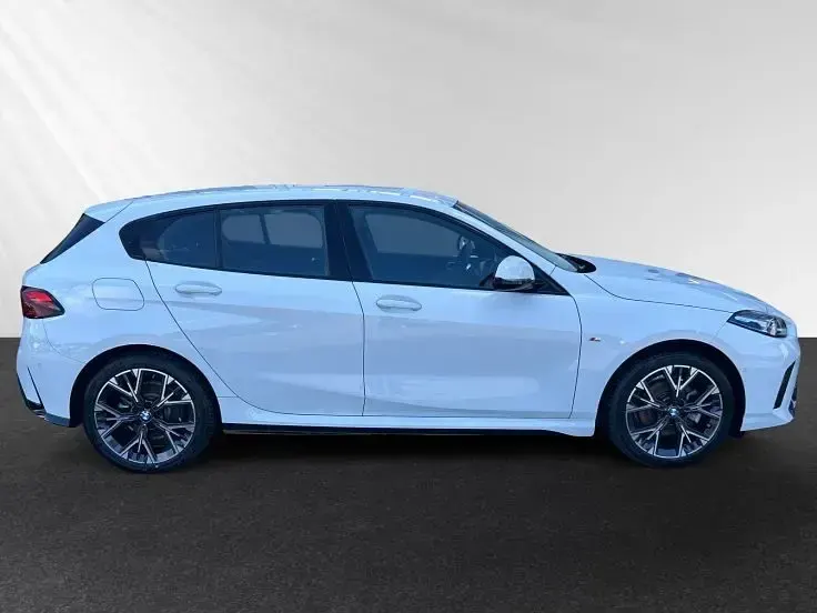 Gebraucht BMW 120 M Sport 163 PS (119 kW) 2025 Alpinweiss Kleinwagen