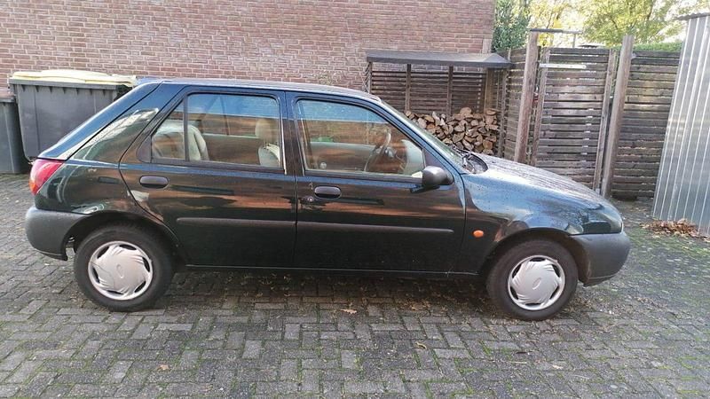 Blau Gebraucht 1996 Ford Fiesta Kleinwagen | 750 € - Bild 1/4