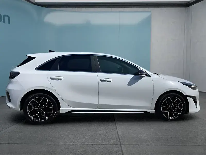 Gebraucht Kia Ceed GT GT-Line 140 PS (102 kW) 2025 Weiß Kleinwagen