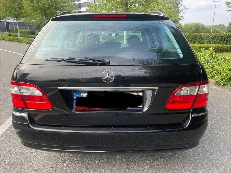 Schwarz Gebraucht 2003 Mercedes 240 Limousine | 3.600 € (Fairer Preis) - Bild 1/4