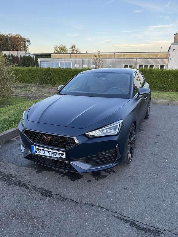 Blau Gebraucht 2021 Cupra Leon Basis Kleinwagen | 30.800 € (Etwas zu teuer) - Bild 1/4