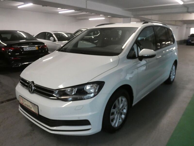 Pure white Gebraucht 2016 VW Touran Comfortline Van / Kleinbus | 13.400 € (Fairer Preis) - Bild 1/4
