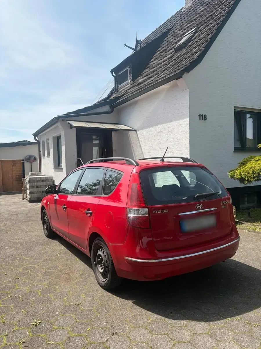 Gebraucht Hyundai i30 110 PS (80 kW) 2009 Rot Kombi