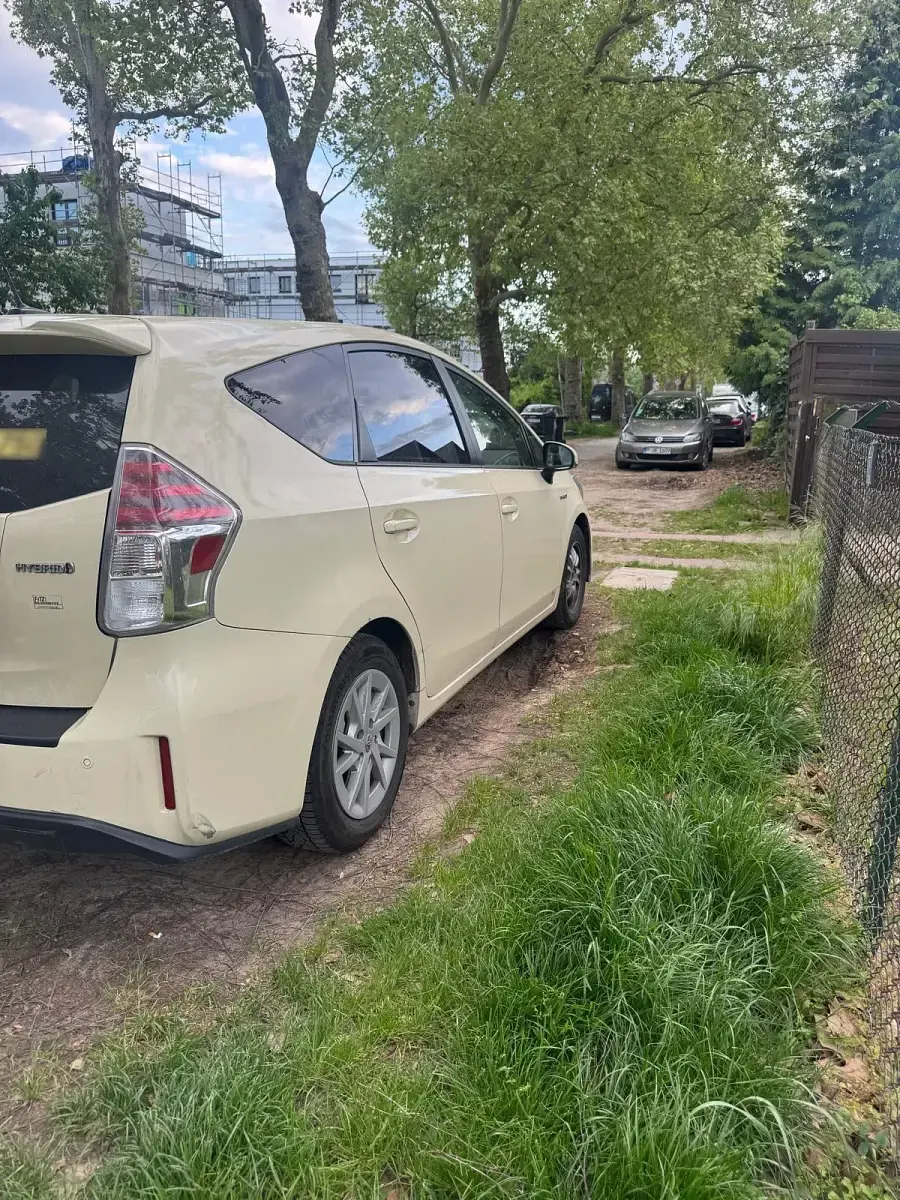 Gebraucht Toyota Prius+ 100 PS (73 kW) 2021 Weiß Van / Kleinbus