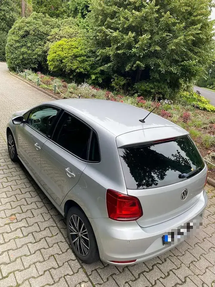Gebraucht VW Polo Allstar 75 PS (55 kW) 2016 Silber Limousine