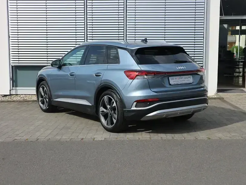 Gebraucht Audi Q4 e-tron S-Line 150 kW (204 PS) 2023 Geysirblau metallic SUV