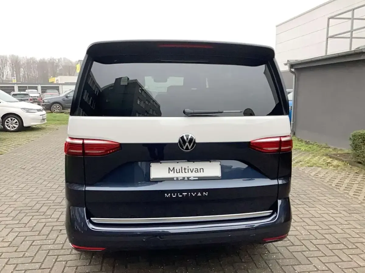 Gebraucht VW Multivan Style 204 PS (150 kW) 2026 Candyweiß/ starlight blue ... Van / Kleinbus