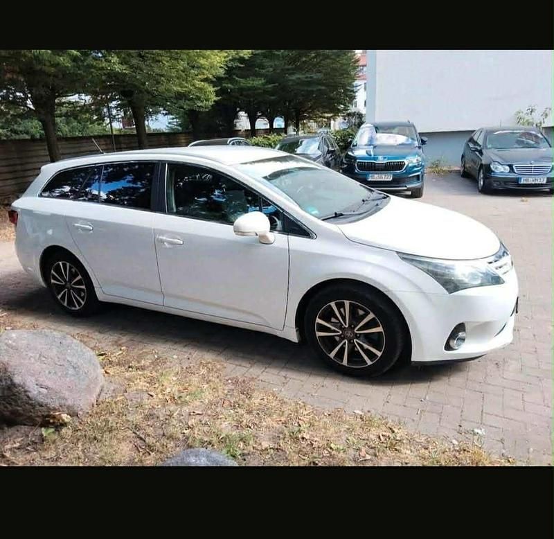 Gebraucht Toyota Avensis 151 PS (111 kW) 2014 Weiß Kombi