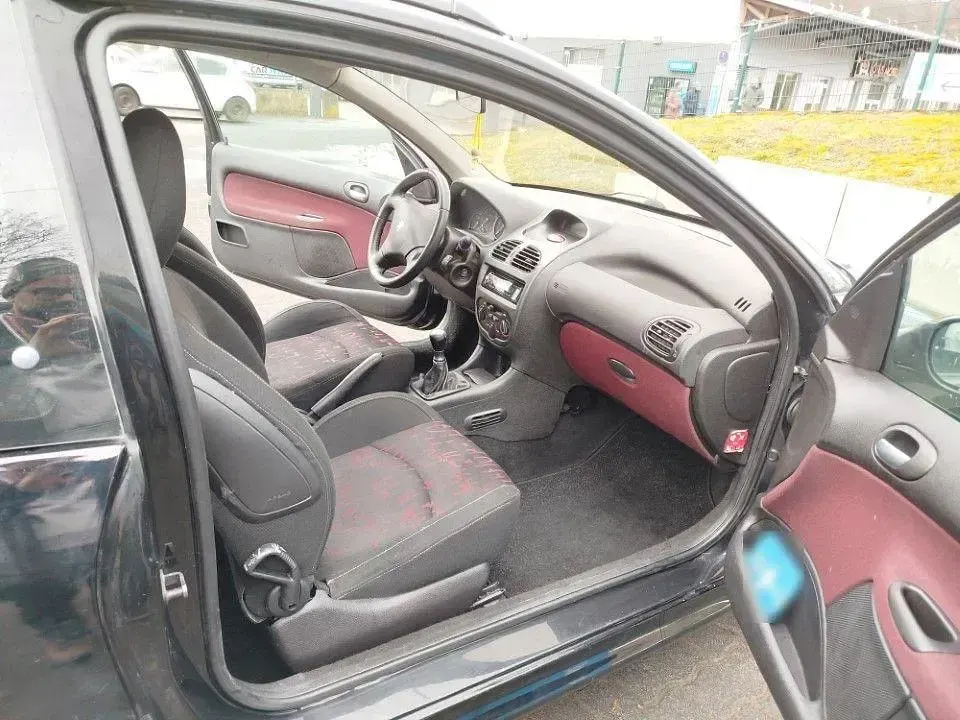 Gebraucht Peugeot 206 Tendance 75 PS (55 kW) 2002 Schwarz Limousine