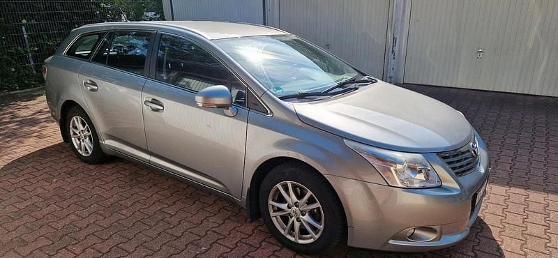Grün Gebraucht 2011 Toyota Avensis Kombi | 8.550 € (Fairer Preis) - Bild 1/4