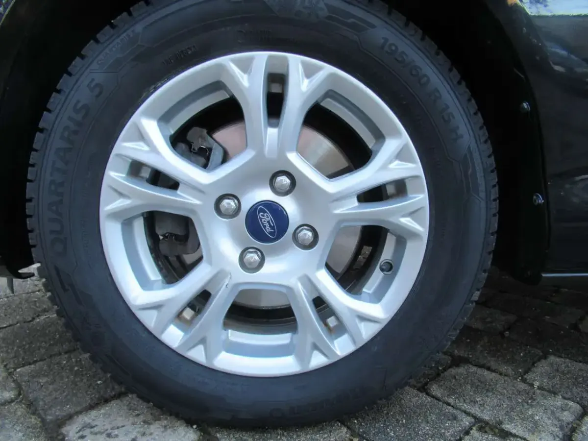Gebraucht Ford B-MAX Titanium 101 PS (74 kW) 2014 Schwarz Van / Kleinbus