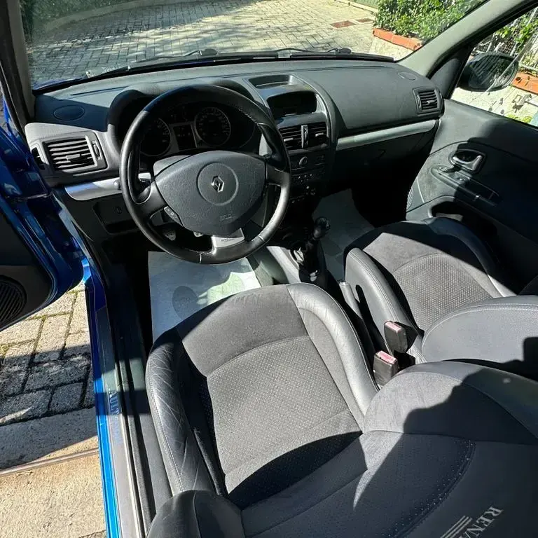 Gebraucht Renault Clio II 179 PS (131 kW) 2005 Blau Limousine