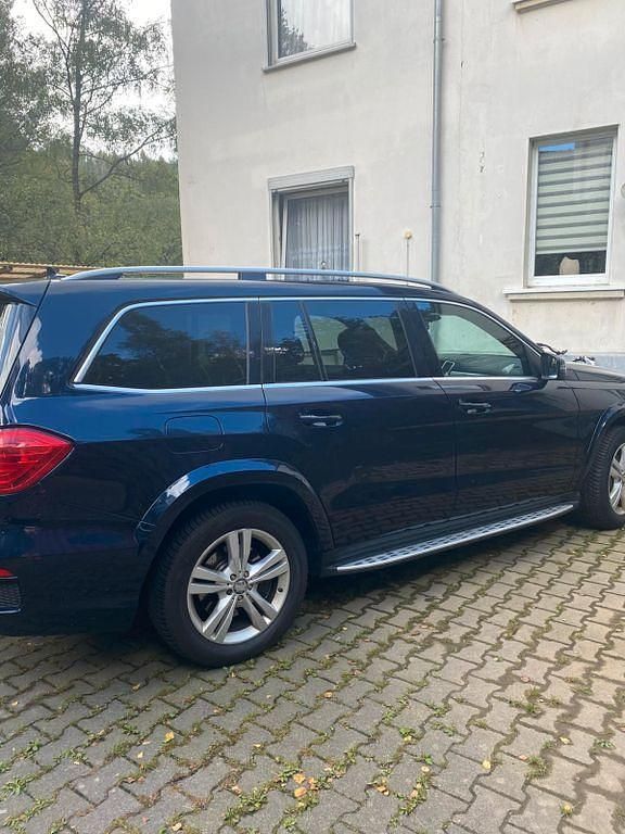 Blau Gebraucht 2013 Mercedes GL350 SUV | 21.000 € (Fairer Preis) - Bild 1/4