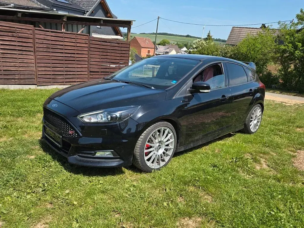 Gebraucht Ford Focus ST 250 PS (183 kW) 2018 Schwarz Limousine